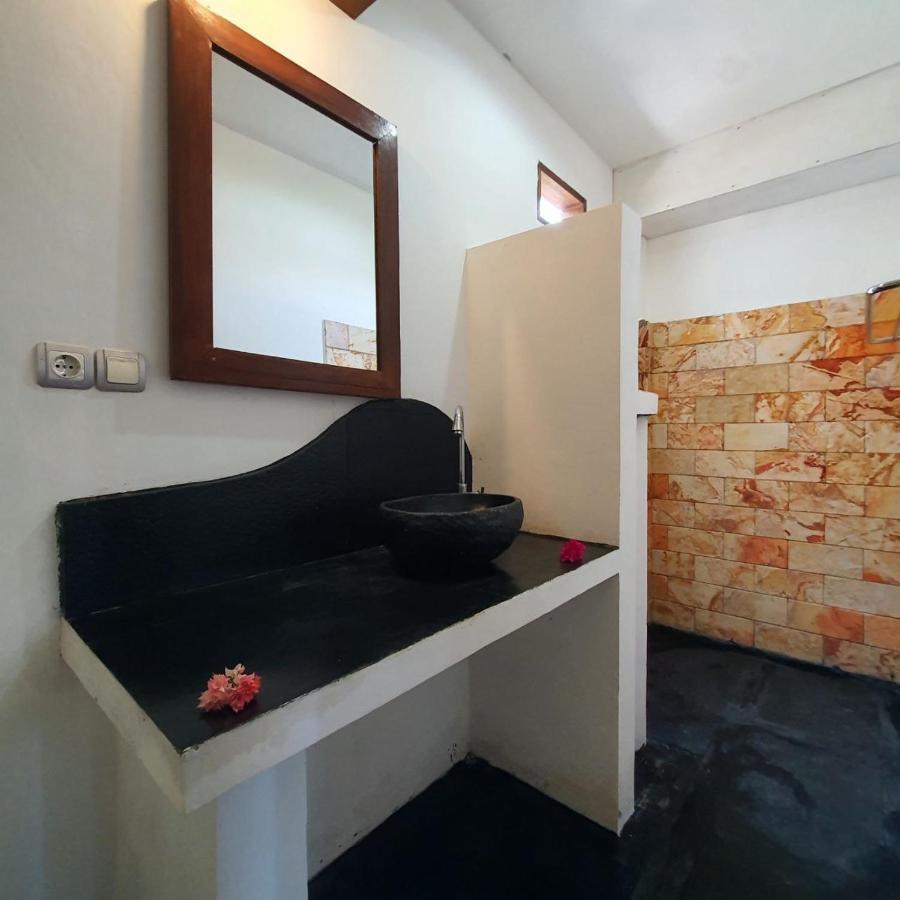 Putra Boyan Cottages Gili Trawangan Exterior photo